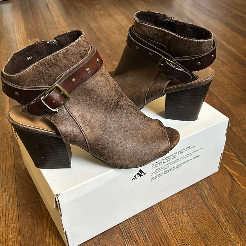Women’s booties size 8